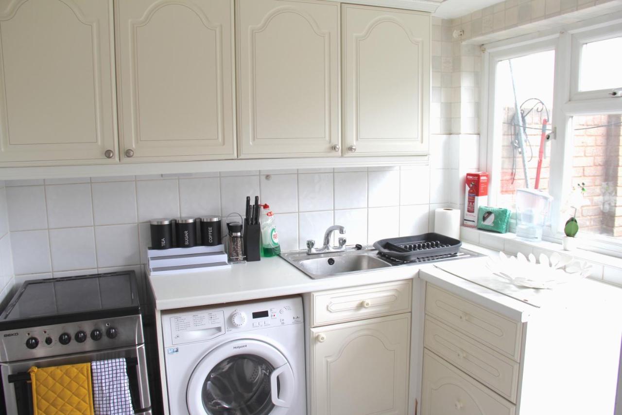 Coolfin House-Close To Excel, Contractors, Relocators, Paid Parking Villa London Exterior photo